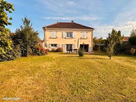 maison familiale meublée 200 m² – jardin 800 m² – vertou