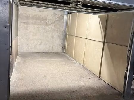 parking+box fermé