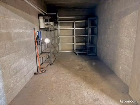 box à vincennes : stockage / vélo / moto ou petite voiture