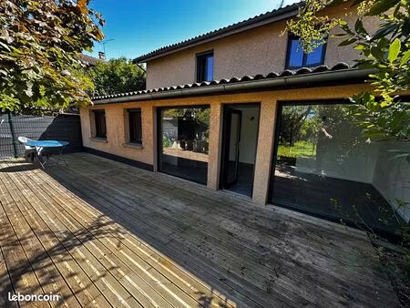 maison 144 m2 avec petit jardin 1550 à pusignan