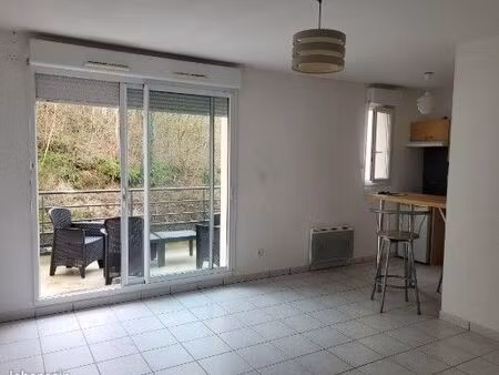 grand studio avec balcon