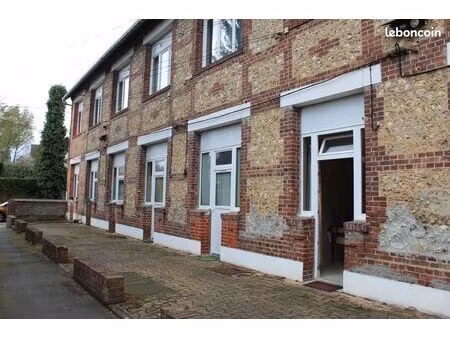 location studio proche lycée la chataigneraie