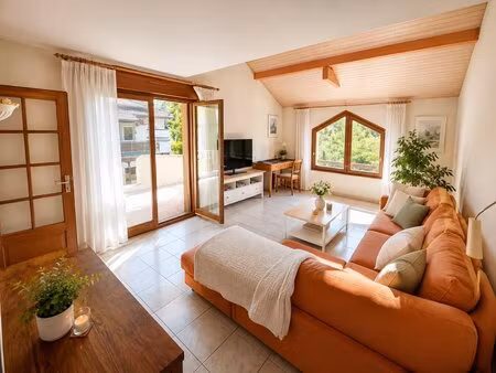 appartement 3 pièces de 74 5m2 hyper centre de bonne avec garage cave et parking privé