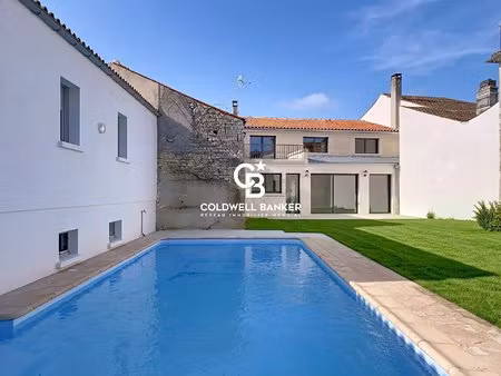 maison de ville avec piscine à saint-hilaire-de-villefranche