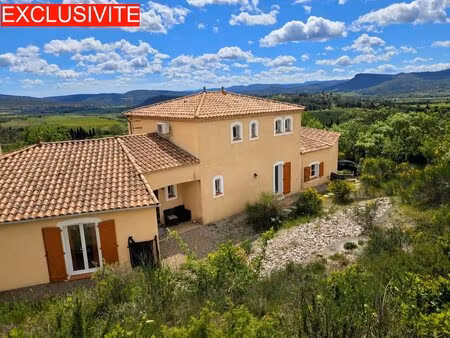 bastide avec piscine et vue panoramique dans les corbières