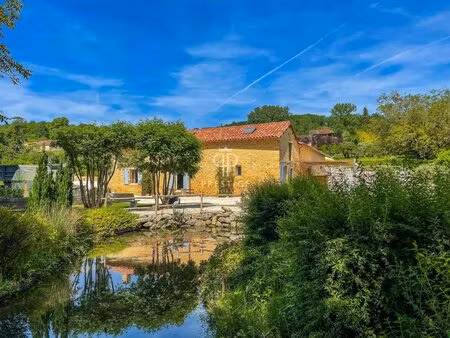 maison de meule en pierre de 5 chambres  impeccablement présentée  idéalement située dans.