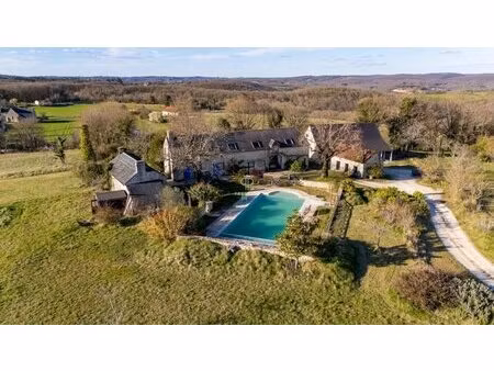 rare opportunité d'acquérir une charmante maison en pierre avec 2 hébergements uniques...
