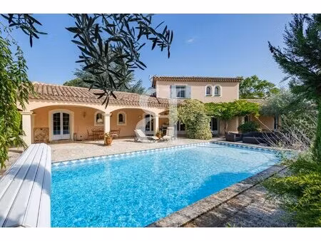 très belle villa avec piscine proche de vaison la romaine