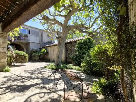 mas de hameau du 18ème avec grand jardin pisciné