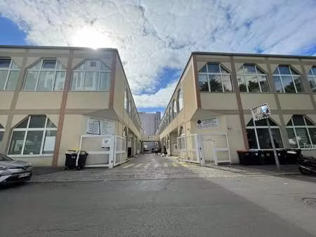 location local d’activités aubervilliers 93300 1139m²