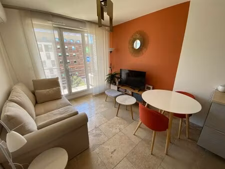 appartement t2 au coeur de nîmes avec balcon et parking