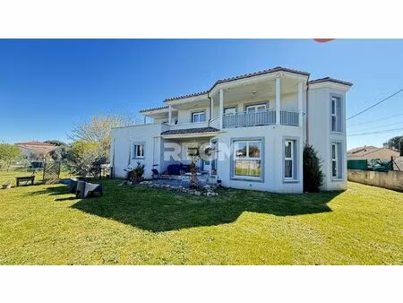 maison familiale 235 m2 sue parcelle de 1419 m2