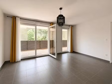t2 avec terrasse & parking - le majis