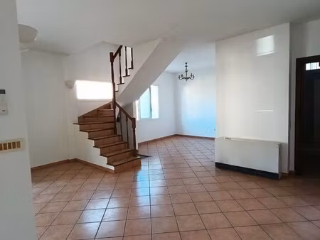 villa avec piscine et jardin au calme coeur 9eme !
