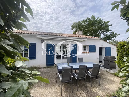maison dans le bourg sur jardin clos