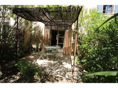 villa avec terrass dans un village tous commerces