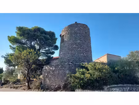 corbières maritimes  mas d'une superficie de 240 m2 sur 2750 m proche leucate.