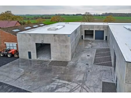 geïsoleerde nieuwbouwloods 9g (loods 2) (290m²) te huur op een industrie- ambachtzone te v