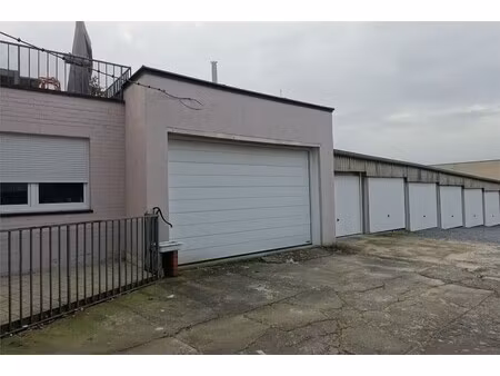 te huur: ruime garage (28m2) in het centrum van halle