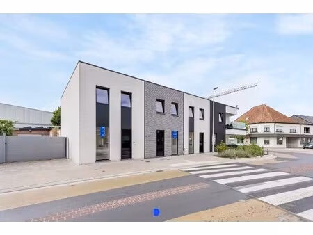prachtige nieuwbouwwoning in het centrum van oostnieuwkerke