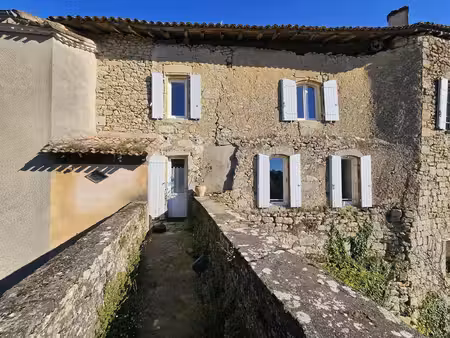 exclusivité ! maison de bourg située au coeur du village médiéval de castelmoron d'albret