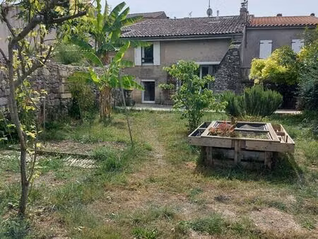 maison de bourg de 176 m2 avec jardin et terrasse sur un terrain de 250 m2