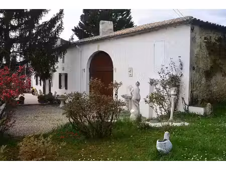 maison girondine avec dépendance sur un terrain arboré de 3 825 m2