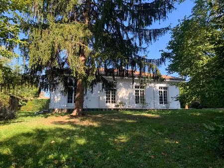maison de plain-pied  3 chambres  avec jardin au cœur de sauveterre-de-guyenne !