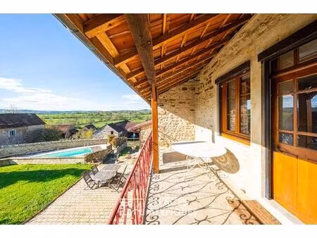 charmante maison en pierre avec vue et détente à la piscine