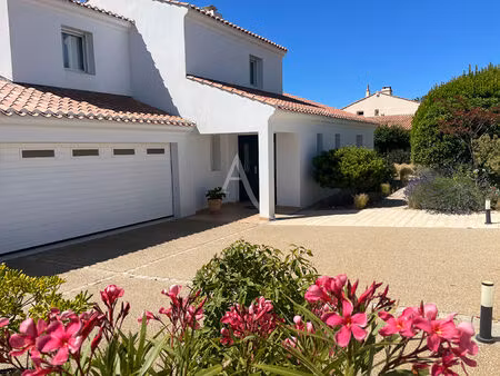 vente maison 6 pièces  144.29m²  bretignolles