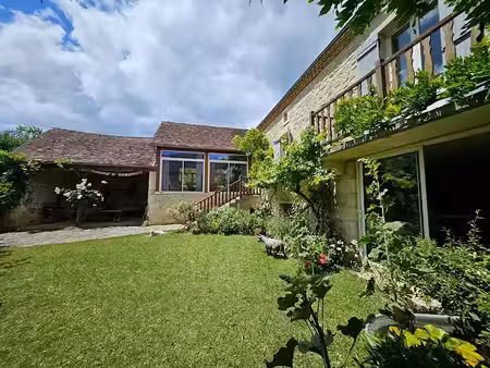 vente maison 5 pièces 235 m² à cubjac-auvézère-val d'ans (24640)  349 000 €