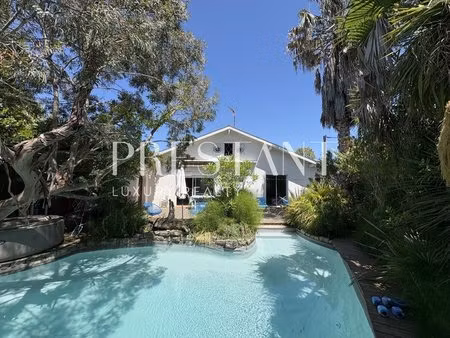 maison surf house et son lagon