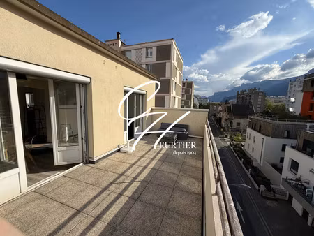 location appartement 2 pièces 42m2 grenoble 38100 - 750 € - surface privée