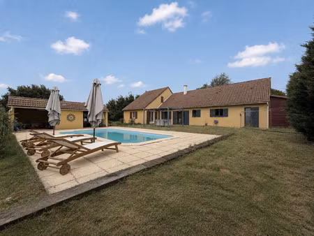 maison familiale de 180 m2 avec piscine sur plus de 4 000 m2