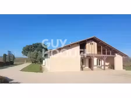 à savenès _ une propriété familiale avec dépendances  piscine et grand terrain arboré.