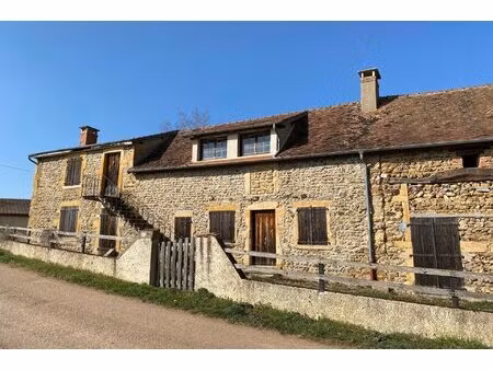 ancien corps de ferme en pierre à rénover  belle situation