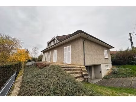 villa sur sous sol  construction traditionnelle de 1973.proche