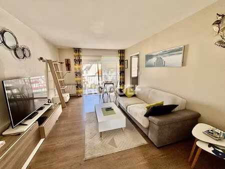 quartier lajarrige : appartement t2 rénové à deux pas de la plage
