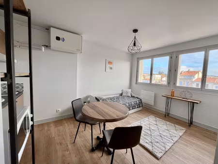 villeneuve sur lot  appartement de 21 m2 meublé avec balcon. situé au 3ème et dernier étag