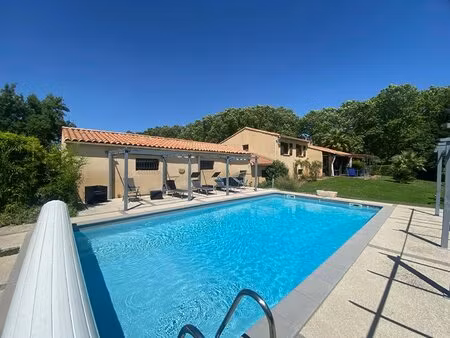 propriété de standing  8 pièces  6 chambres avec jardin de 2500m2 et piscine