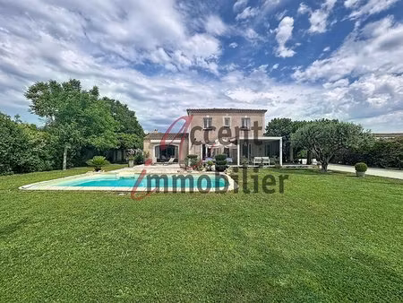 mollégès  villa de 130m² avec piscine sur 1200m² de terrain