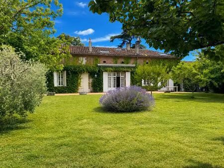 maison de 222 m2 avec 4 chambres  un bureau  double garage et terrain de 1254 m2