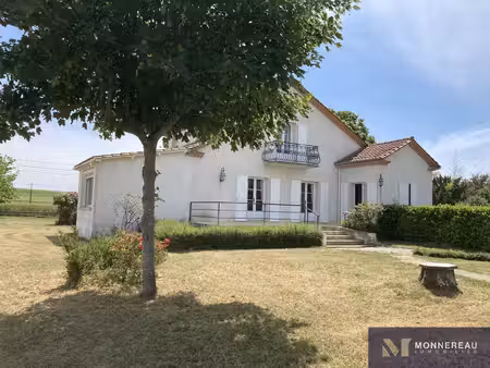 grande maison avec jardin clos et dependances