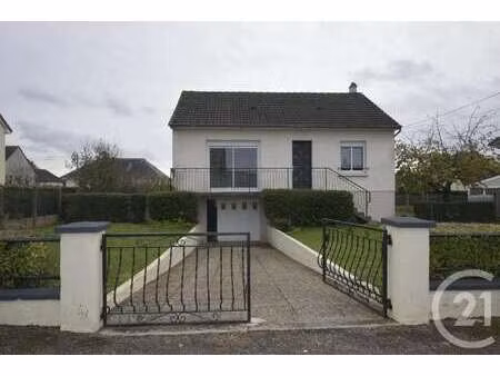 location maison à évron (53600) : à louer / 75m² évron