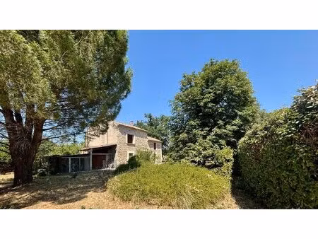 entre grignan et st paul  mas à restaurer sur 1 250m2 de terrain arboré.