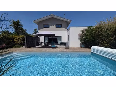 vente maison 5 pièces 138 m² avensan (33480)