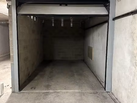 location parking 15 m² à vincennes (94300)  150 €