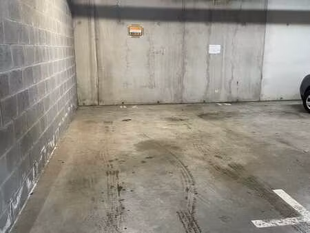 parking sécurisé en sous-sol à vendre centre de hannut