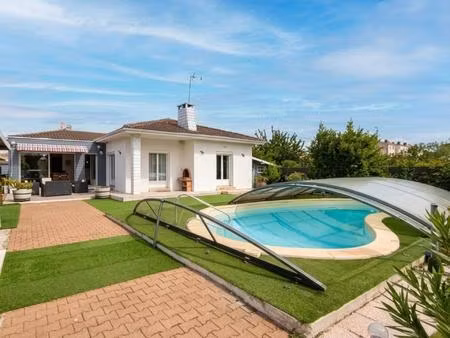 coup de coeur à rochefort ! superbe maison avec piscine et extension contemporaine.