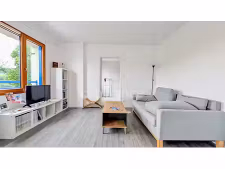 appartement t3 - 60 5 m² - 2 chambres avec garage et parking - centre ville - chateaulin..